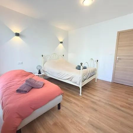 Apartment 8 Couchages 2 Salle De Bains, 2 Wc 1terrasse Metz