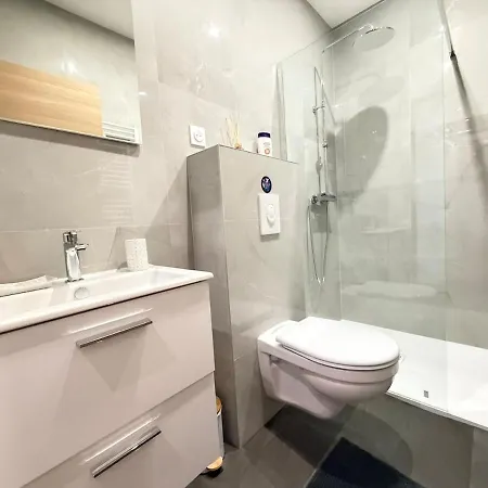8 Couchages 2 Salle De Bains, 2 Wc 1terrasse Apartment Metz